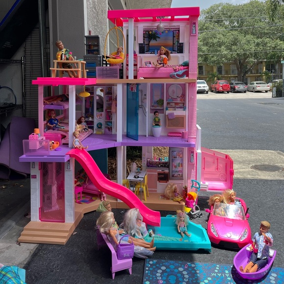 This Barbie house that is brand new & barely used has everything included!! 🌈🪩